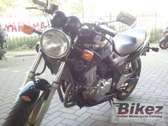 2002 Honda CB 500 photo